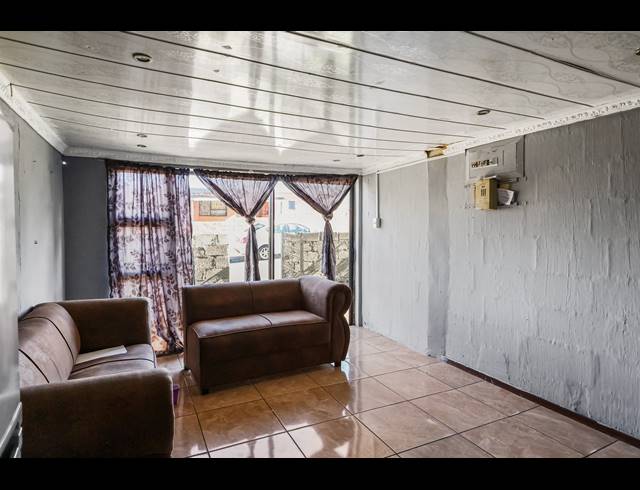 2 BEDROOM HOUSE FOR SALE IN BUFFALO FLATS